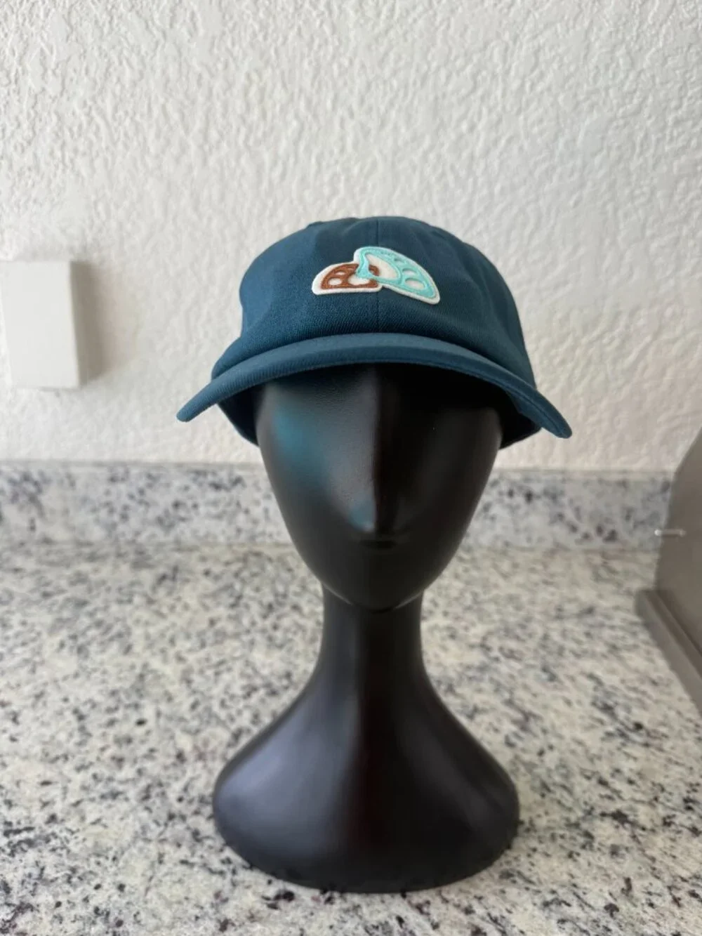 NEW MOUNTAIN HARDWEAR MOM HAT CAP Retro Gorpcore Women's Adjustable Casual
